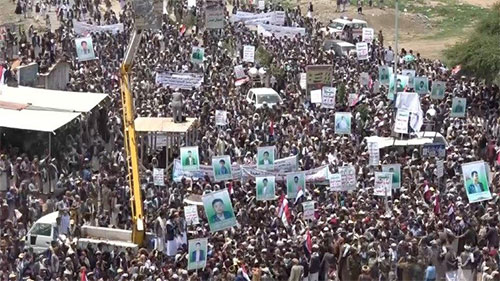 Miles de yemenitas protestan por niños masacrados por ataque saudí